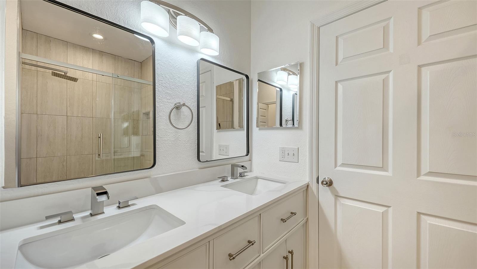 Image 26 of 53 For 5561 Rosehill Road 104