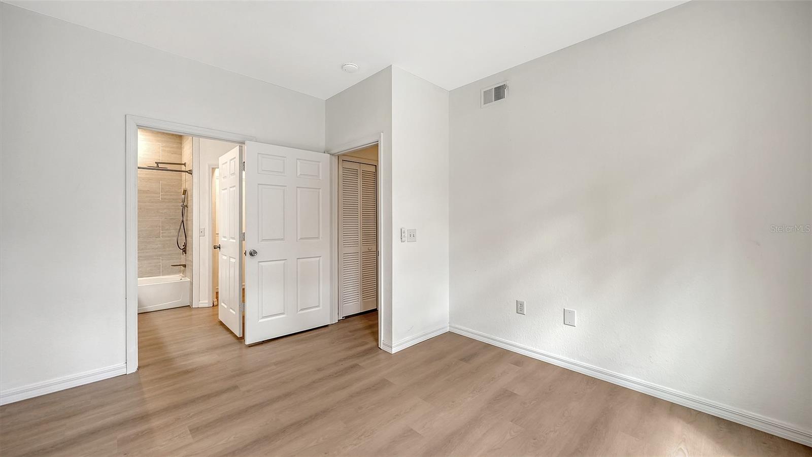 Image 30 of 53 For 5561 Rosehill Road 104