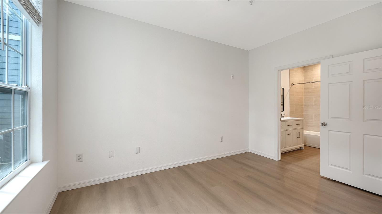 Image 31 of 53 For 5561 Rosehill Road 104