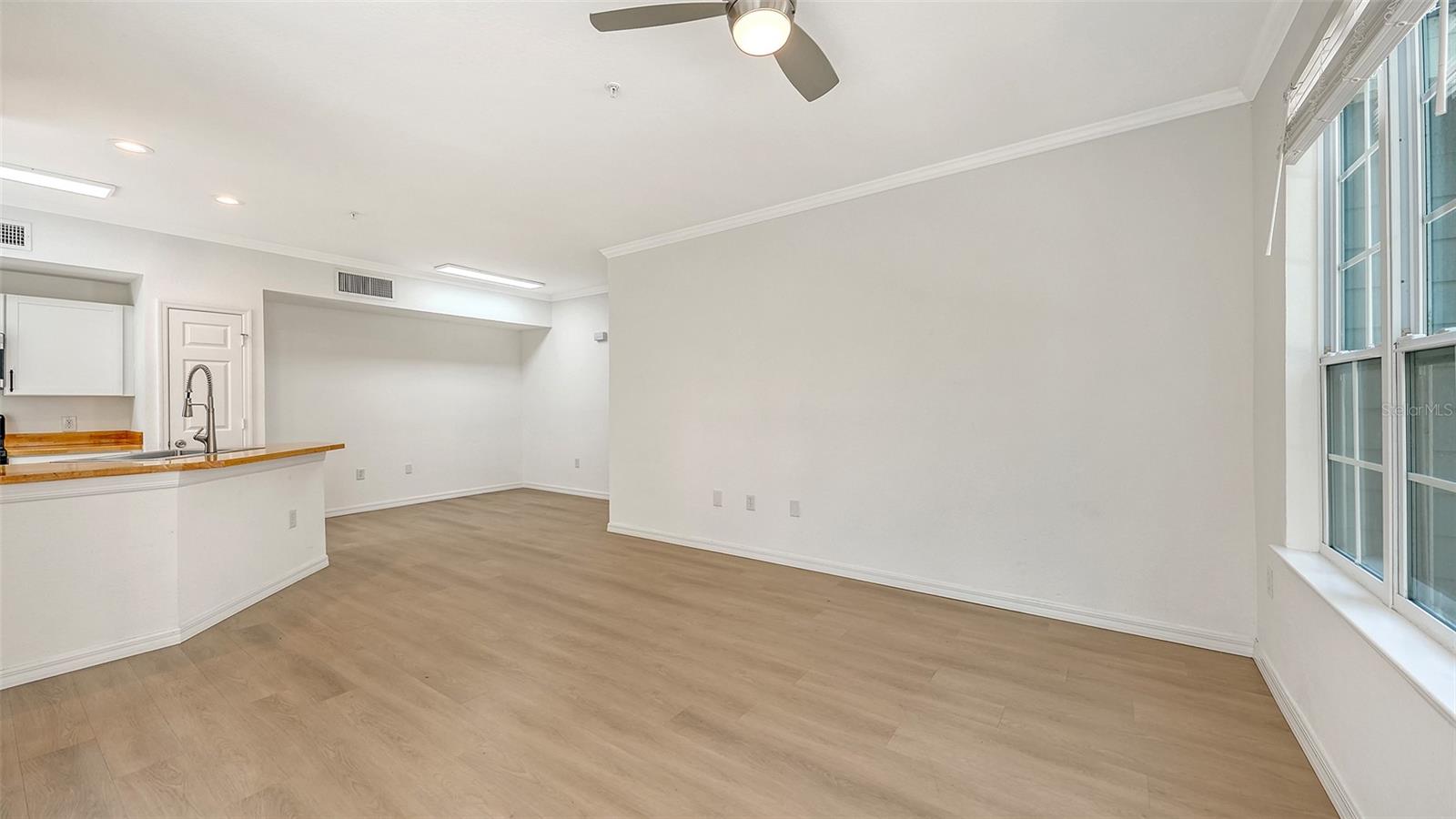 Image 6 of 53 For 5561 Rosehill Road 104