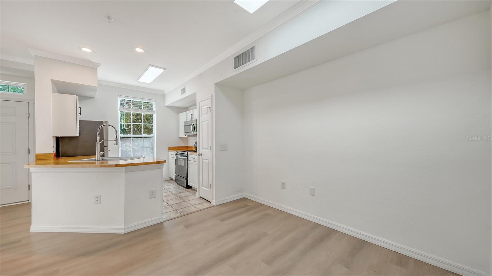 Image 9 of 53 For 5561 Rosehill Road 104