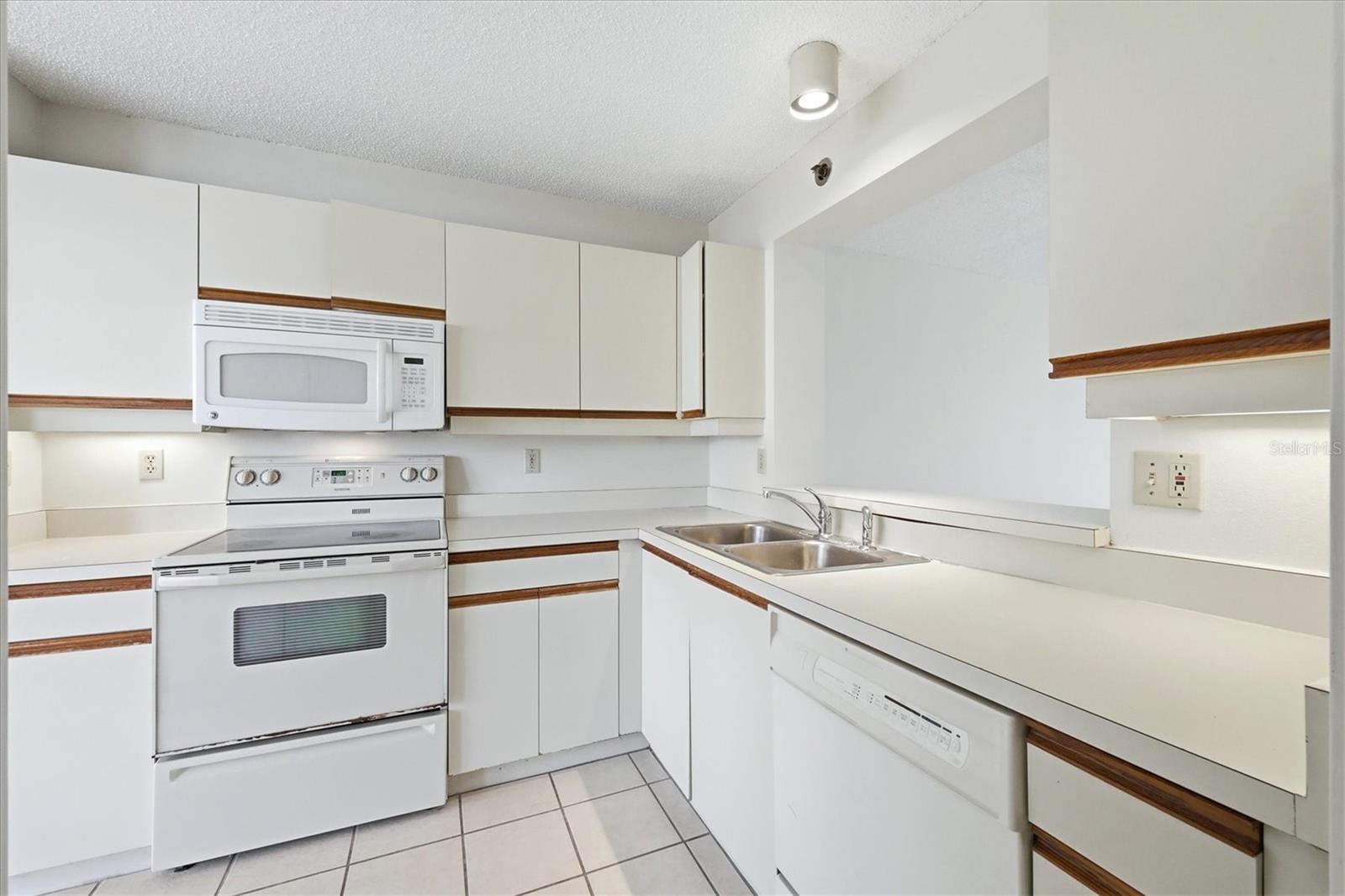 Image 16 of 64 For 4440 Fairways Boulevard 108