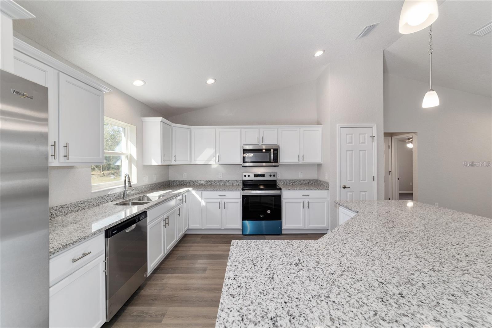 Image 13 of 41 For 6411 204 Avenue