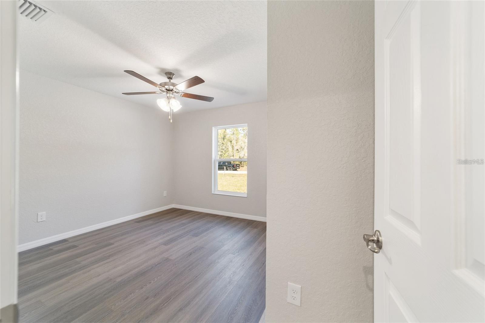 Image 31 of 41 For 6411 204 Avenue