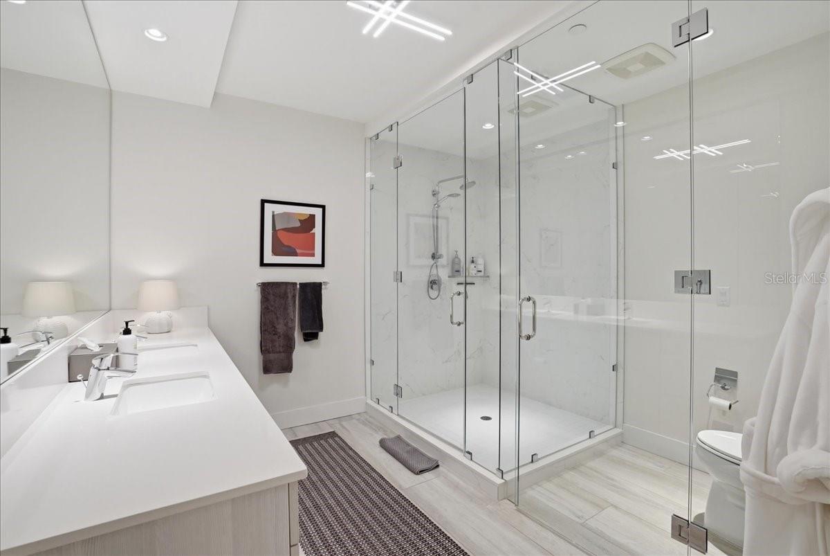 Image 34 of 90 For 111 Pineapple Avenue 714