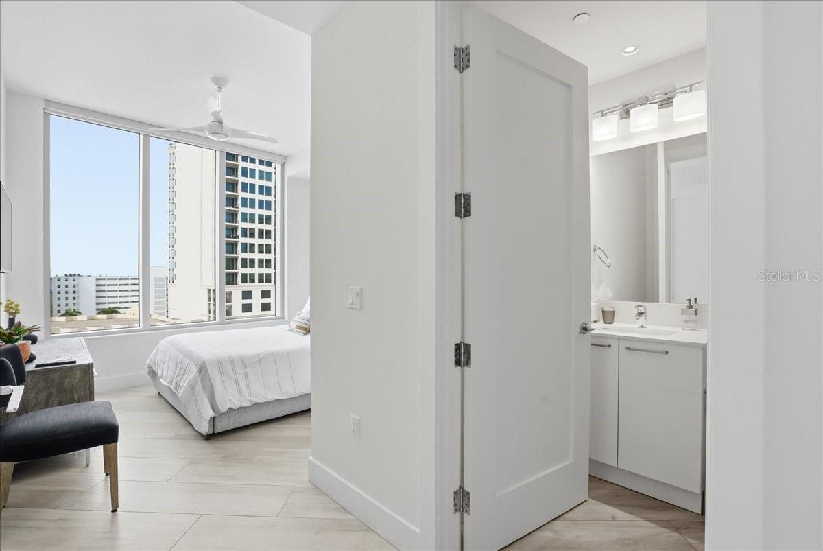 Image 39 of 90 For 111 Pineapple Avenue 714