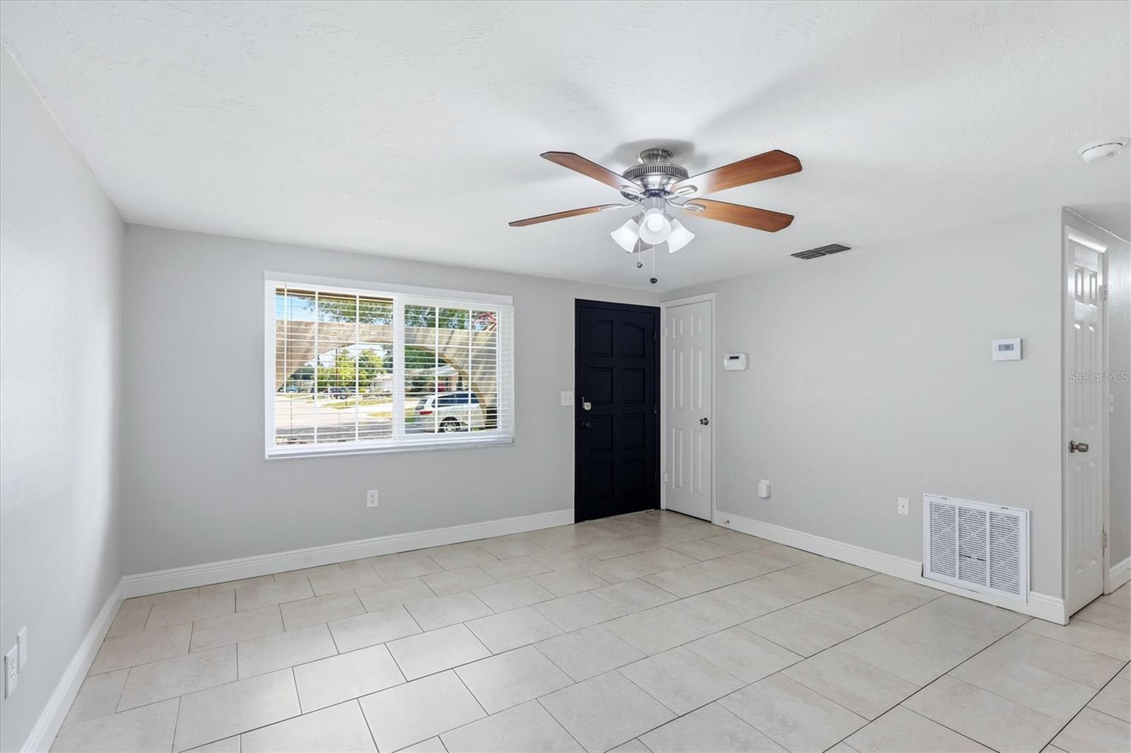 Image 4 of 35 For 5058 Silk Oak Drive