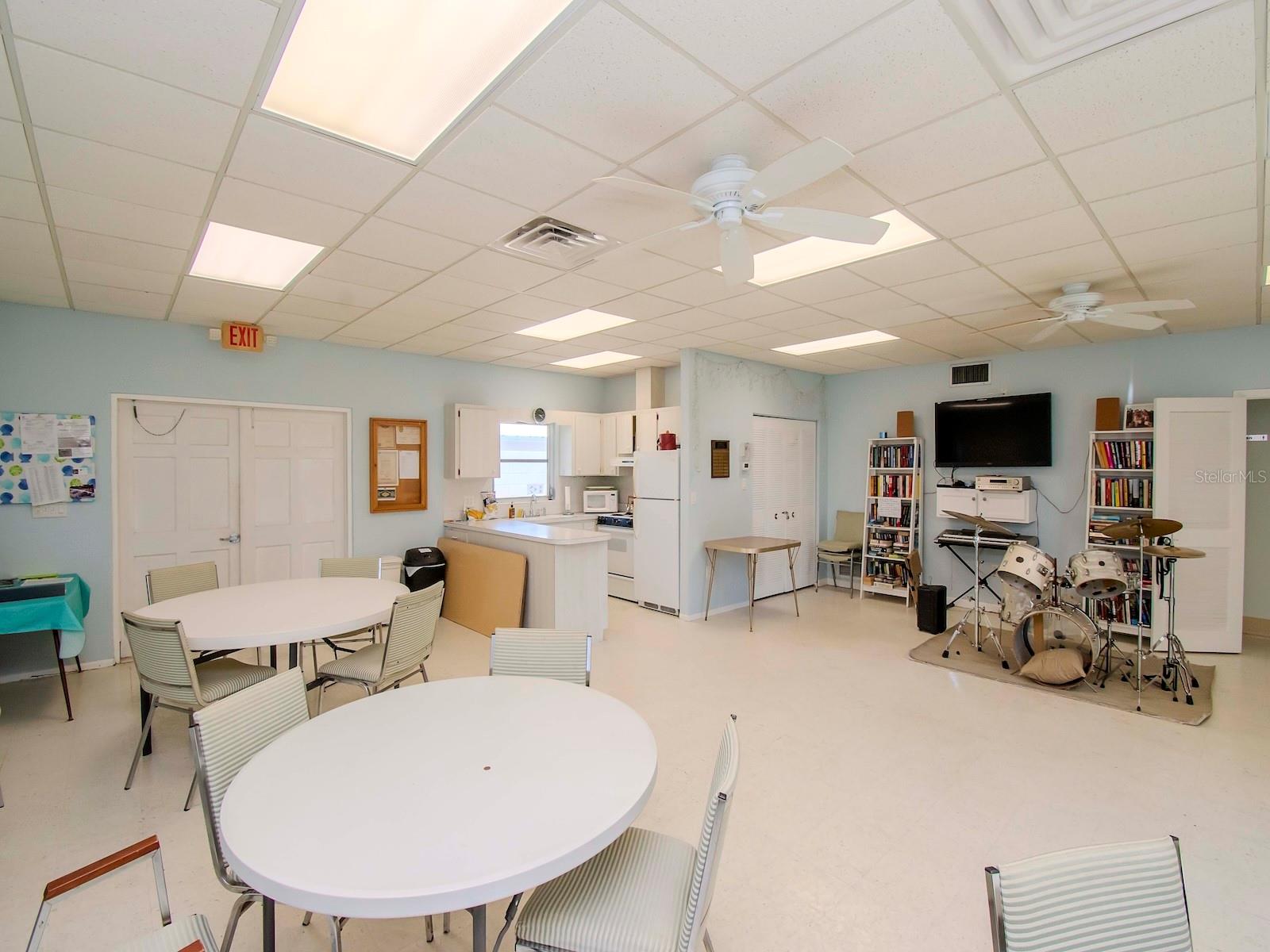 Image 20 of 30 For 139 Field Avenue E 139