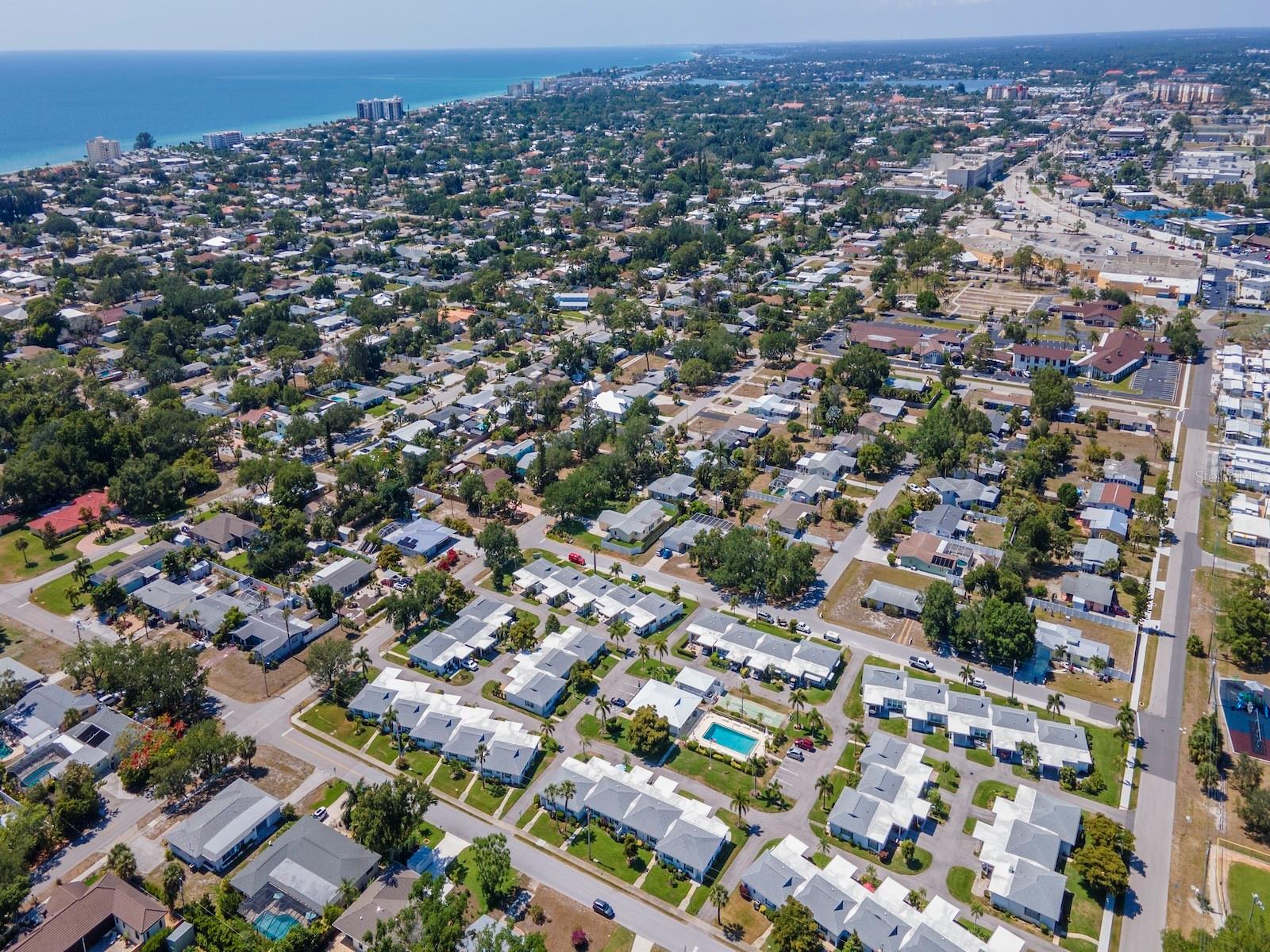 Image 24 of 30 For 139 Field Avenue E 139