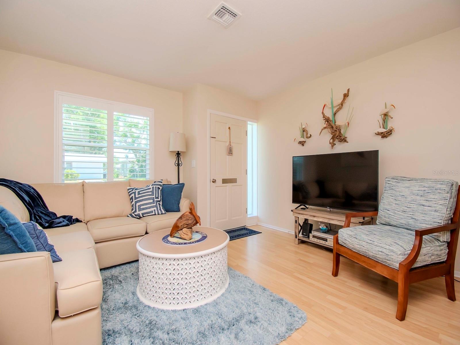 Image 4 of 30 For 139 Field Avenue E 139