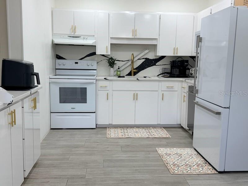 Image 8 of 18 For 2440 Hillview Street