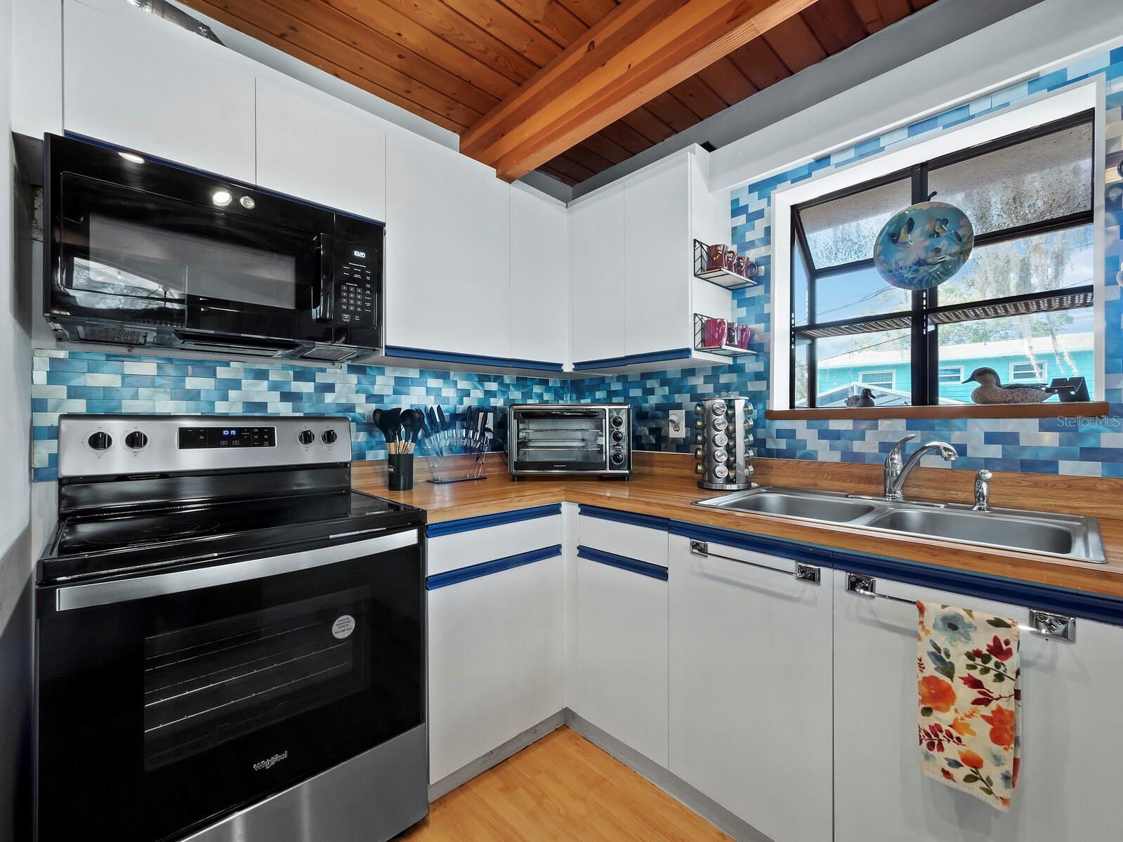 Image 16 of 29 For 5141 Saint Albans Avenue