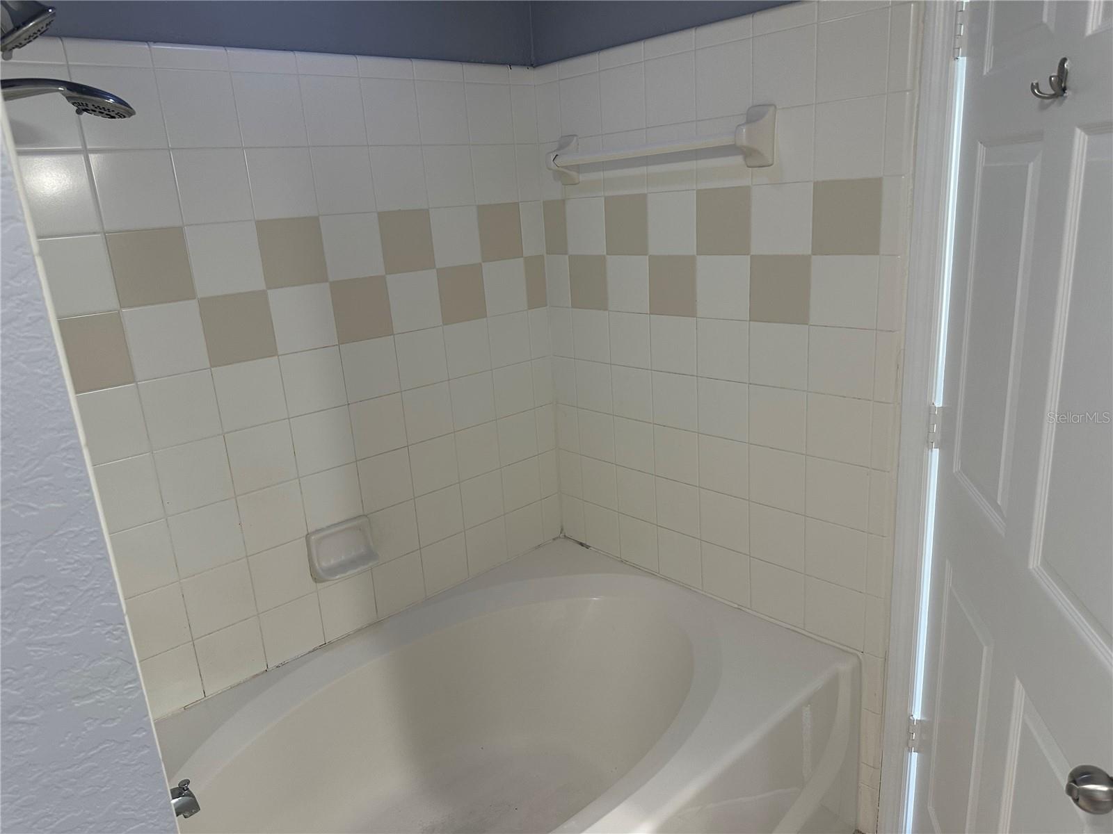 Image 10 of 21 For 5601 Rosehill Road 201