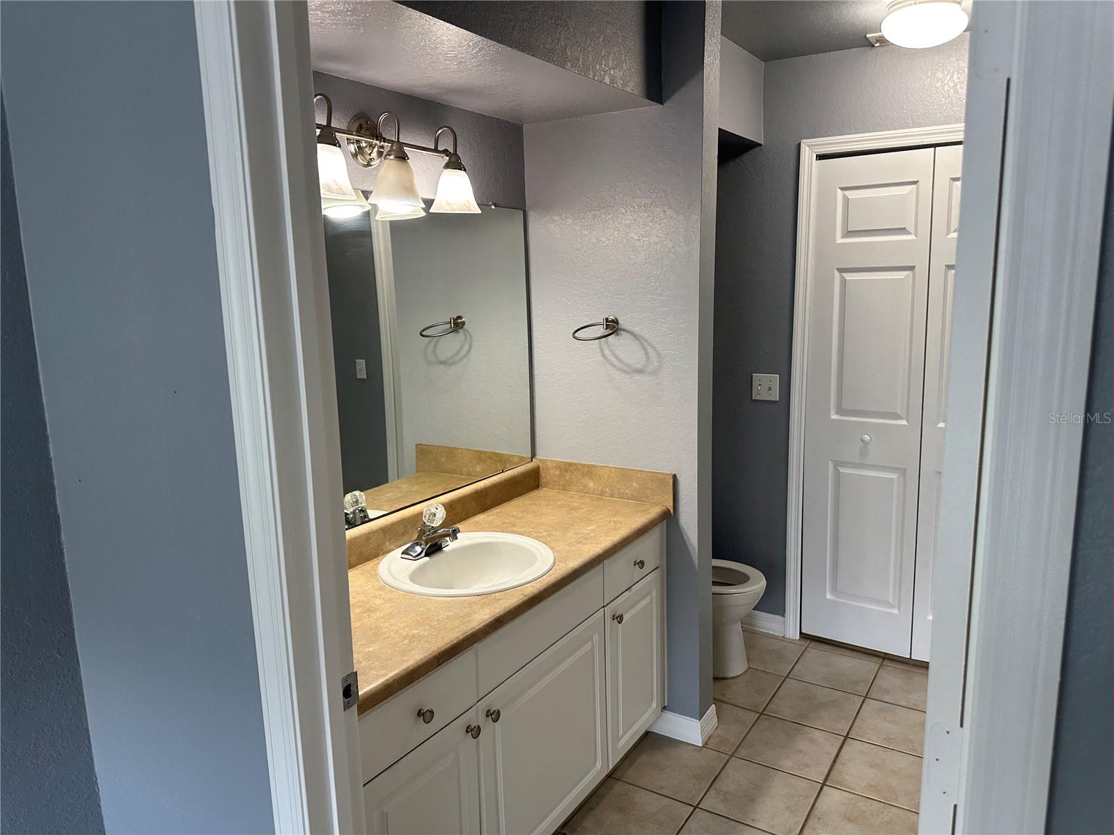 Image 12 of 21 For 5601 Rosehill Road 201