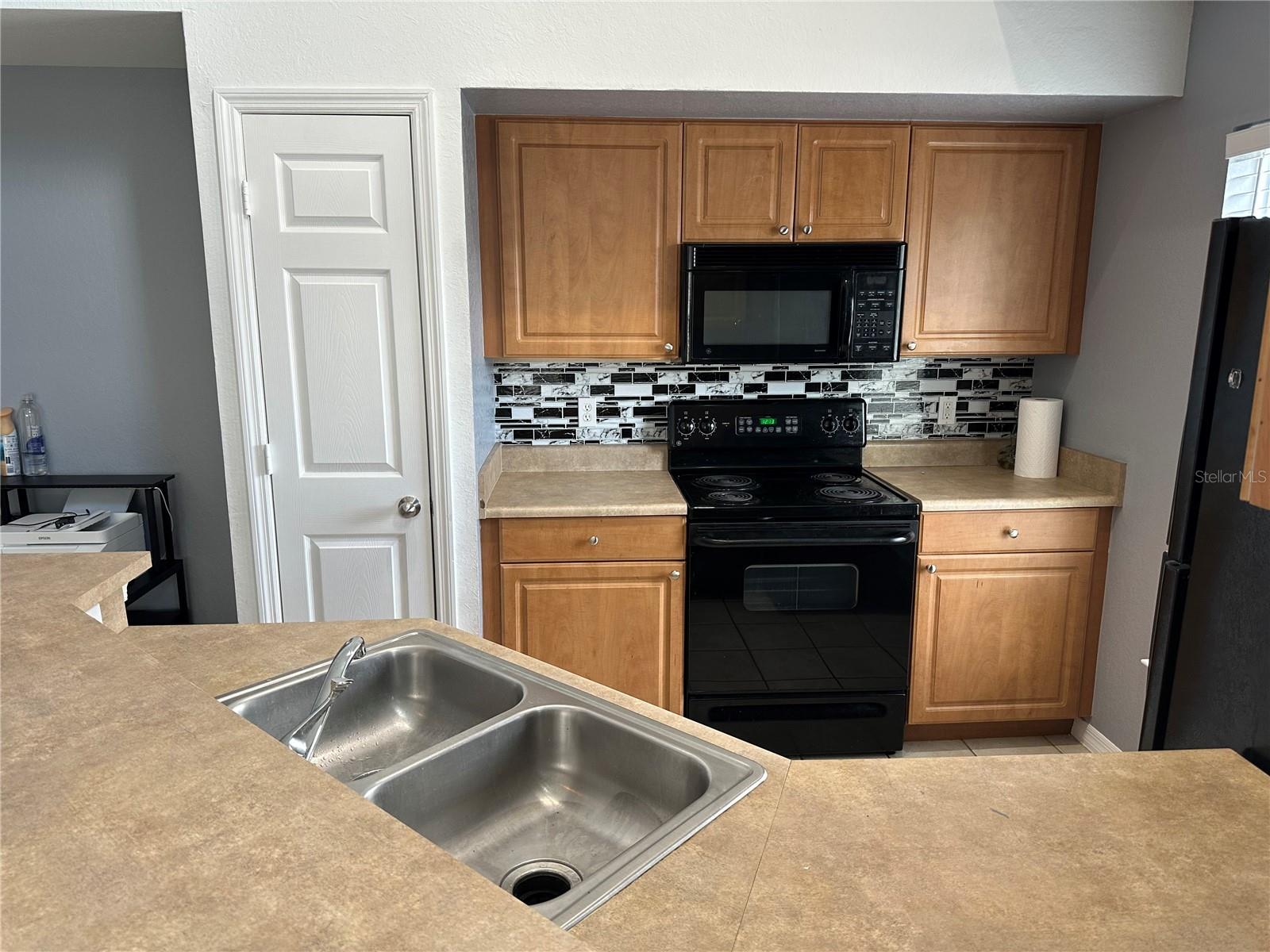 Image 15 of 21 For 5601 Rosehill Road 201