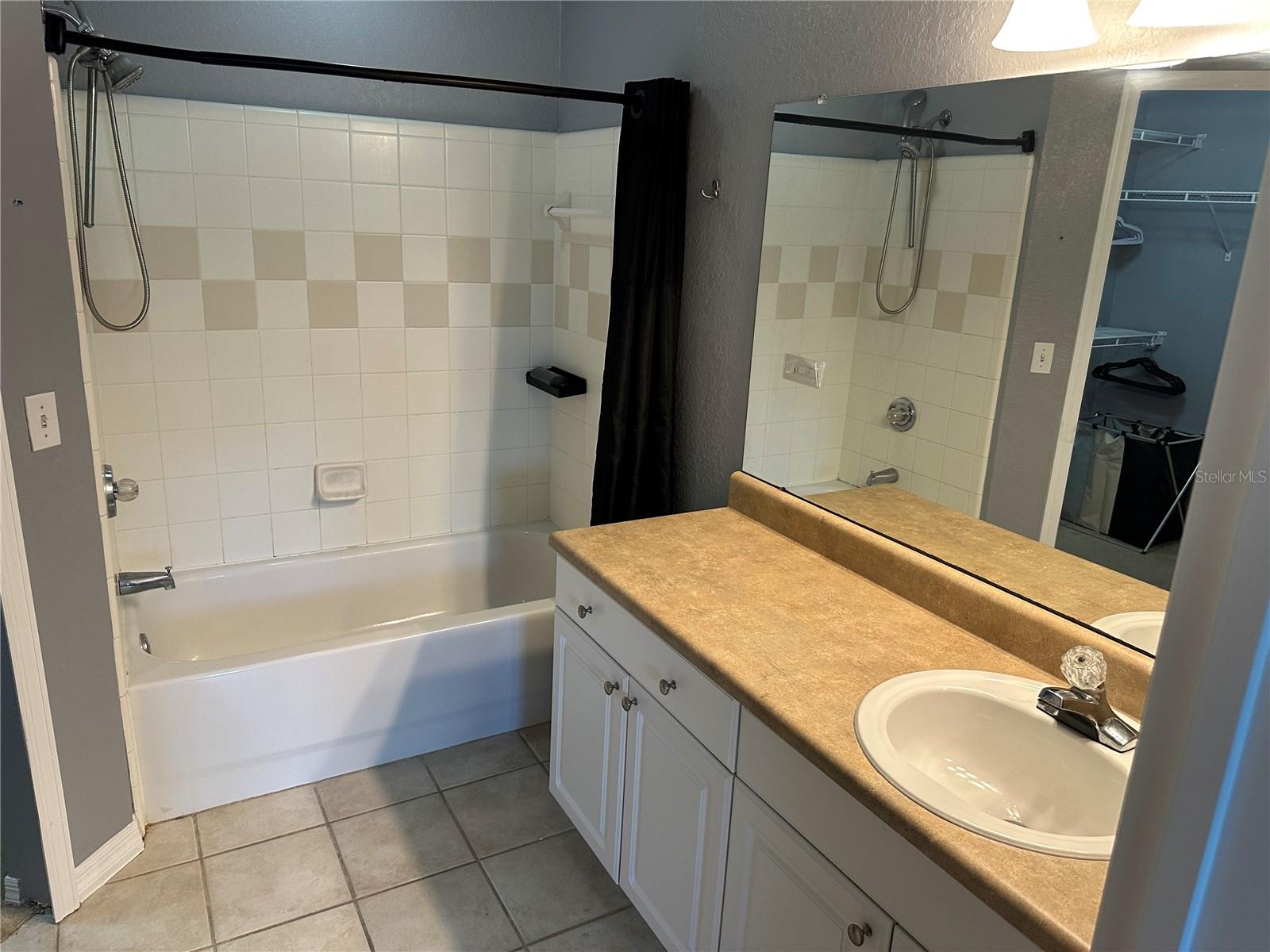 Image 6 of 21 For 5601 Rosehill Road 201