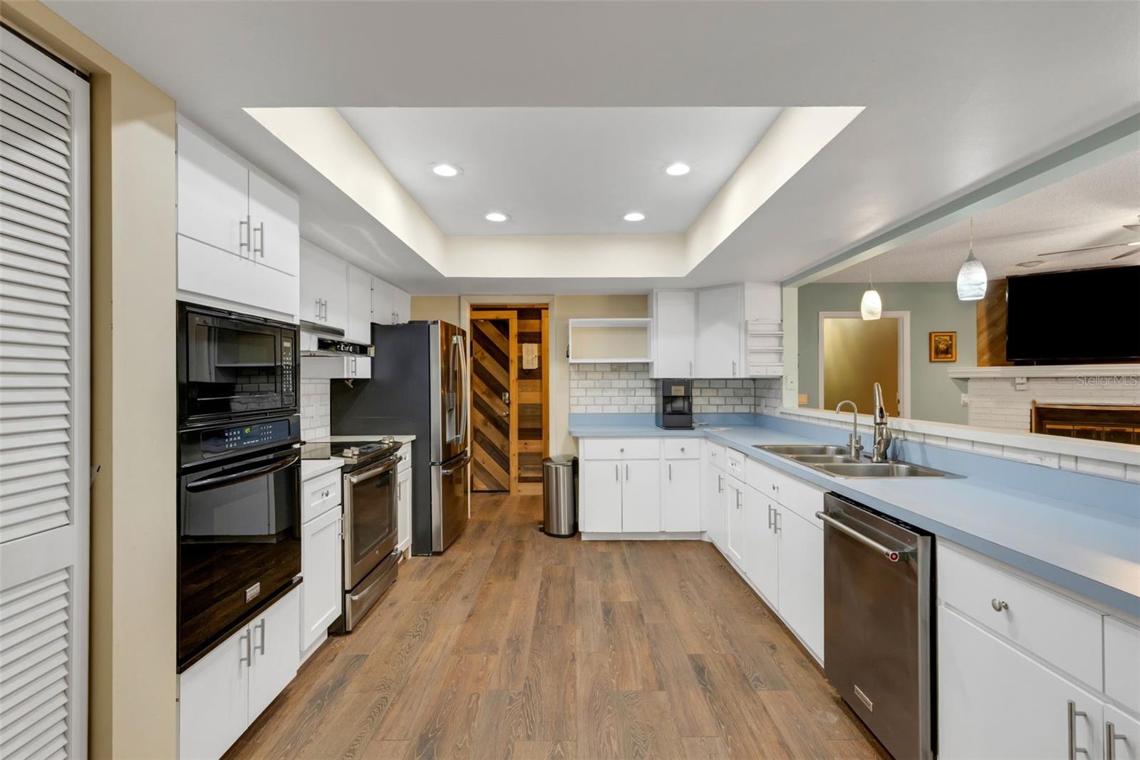 Image 15 of 30 For 3656 Oak Grove Drive