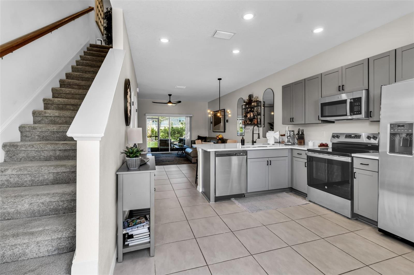Image 7 of 47 For 8897 Daybreak Street