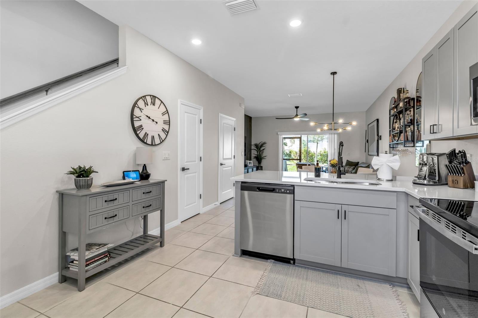 Image 9 of 47 For 8897 Daybreak Street