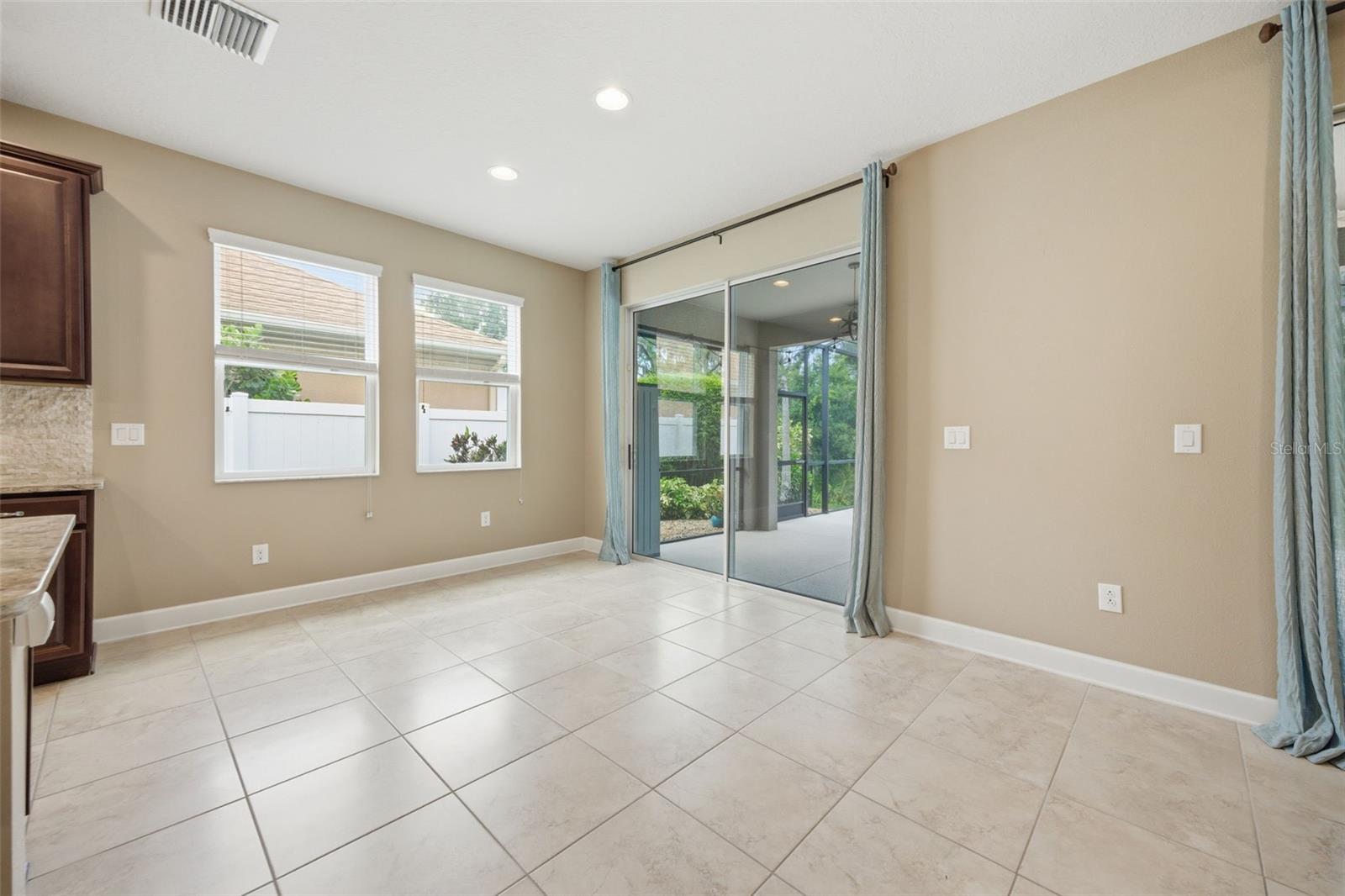 Image 19 of 41 For 5307 65th Terrace E