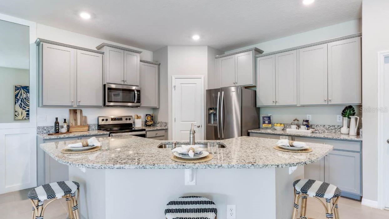 Image 2 of 23 For 15812 8th Place E