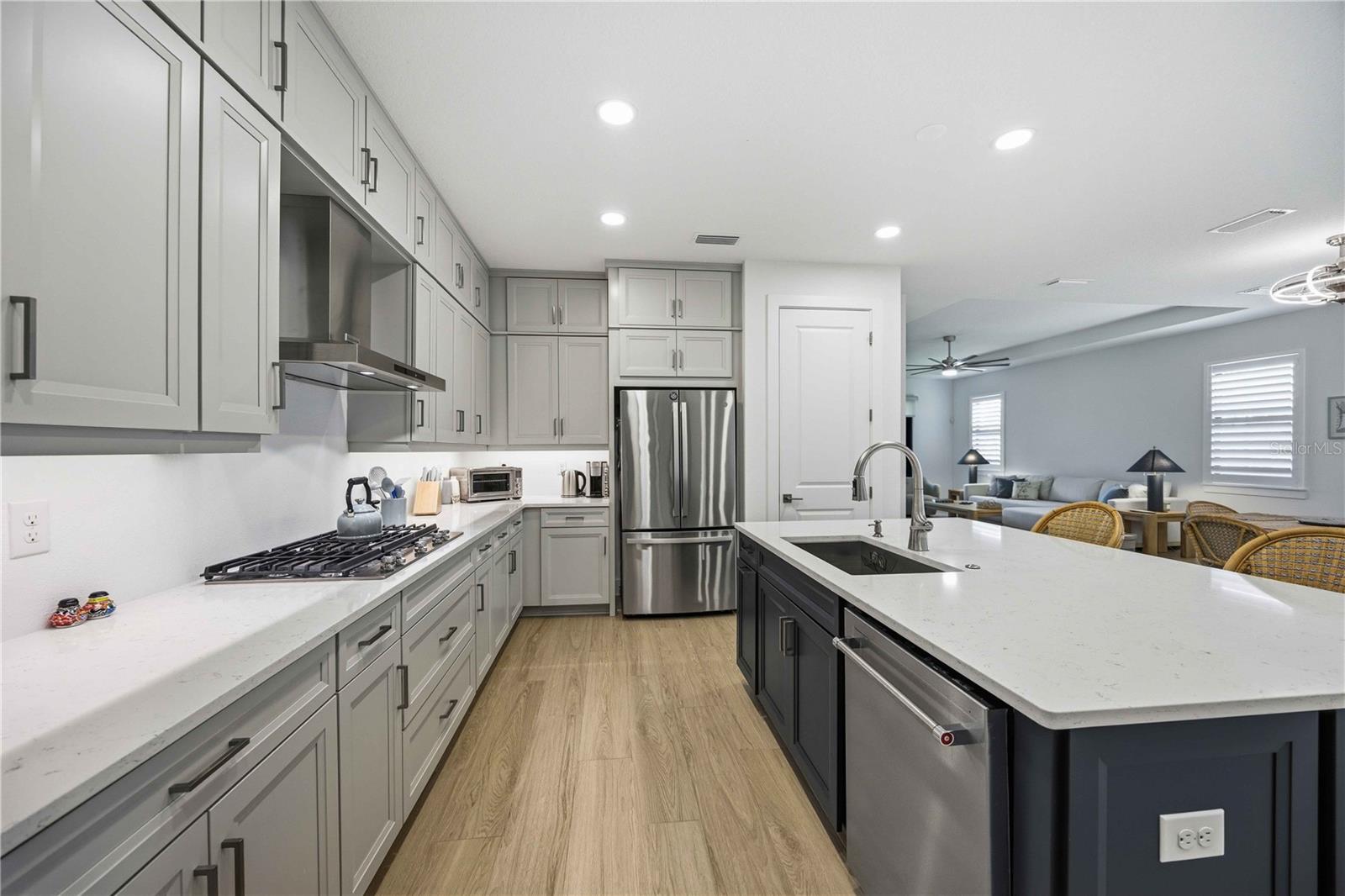 Listing photo id 8 for 18652 Dayspring Place