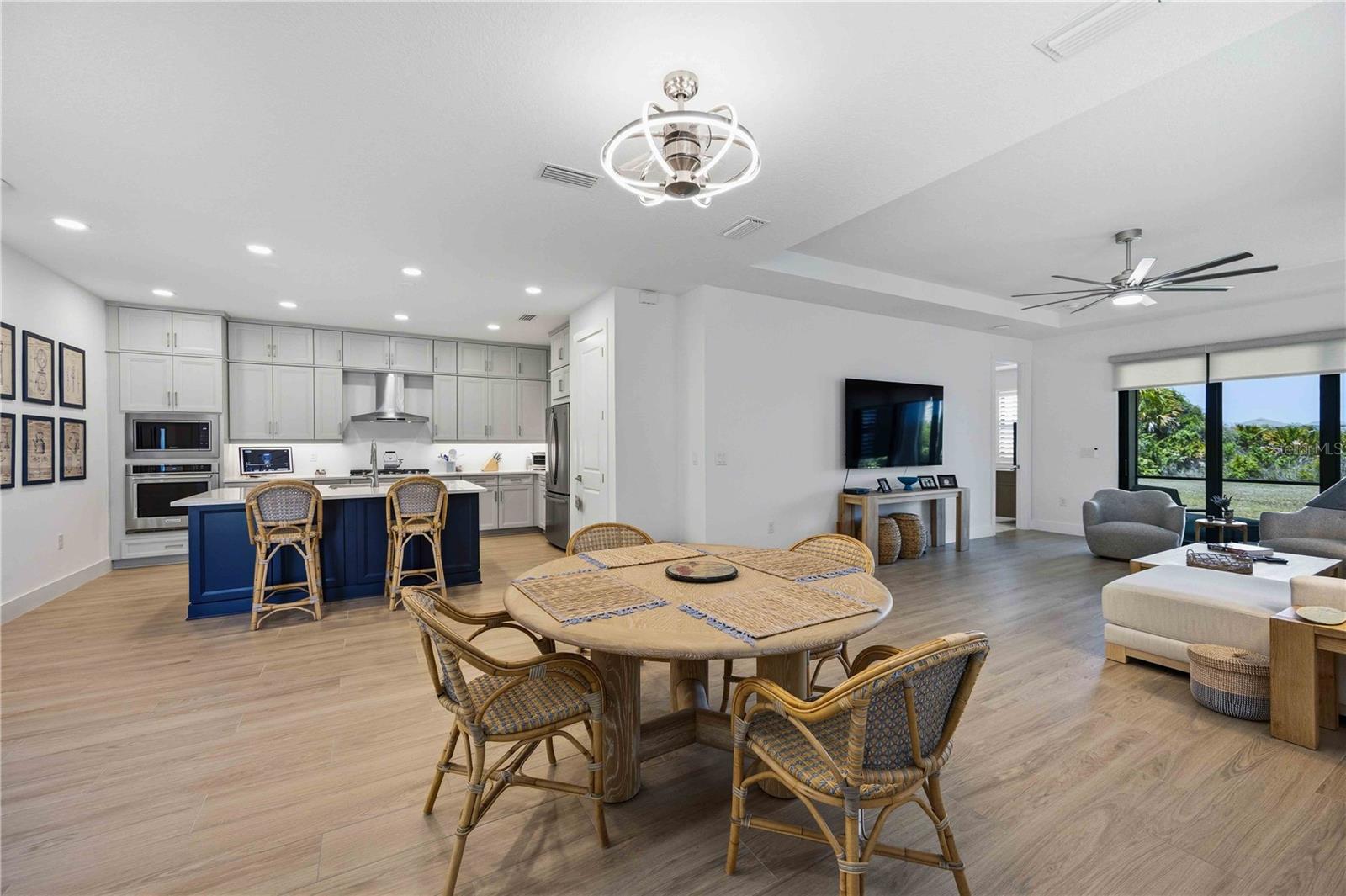 Listing photo id 10 for 18652 Dayspring Place