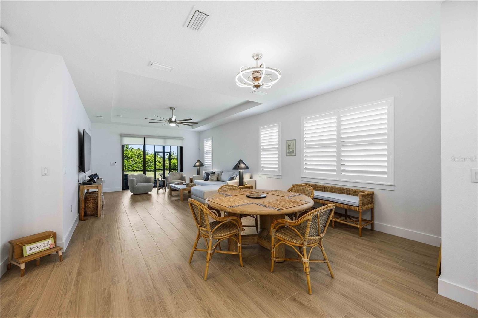 Listing photo id 11 for 18652 Dayspring Place