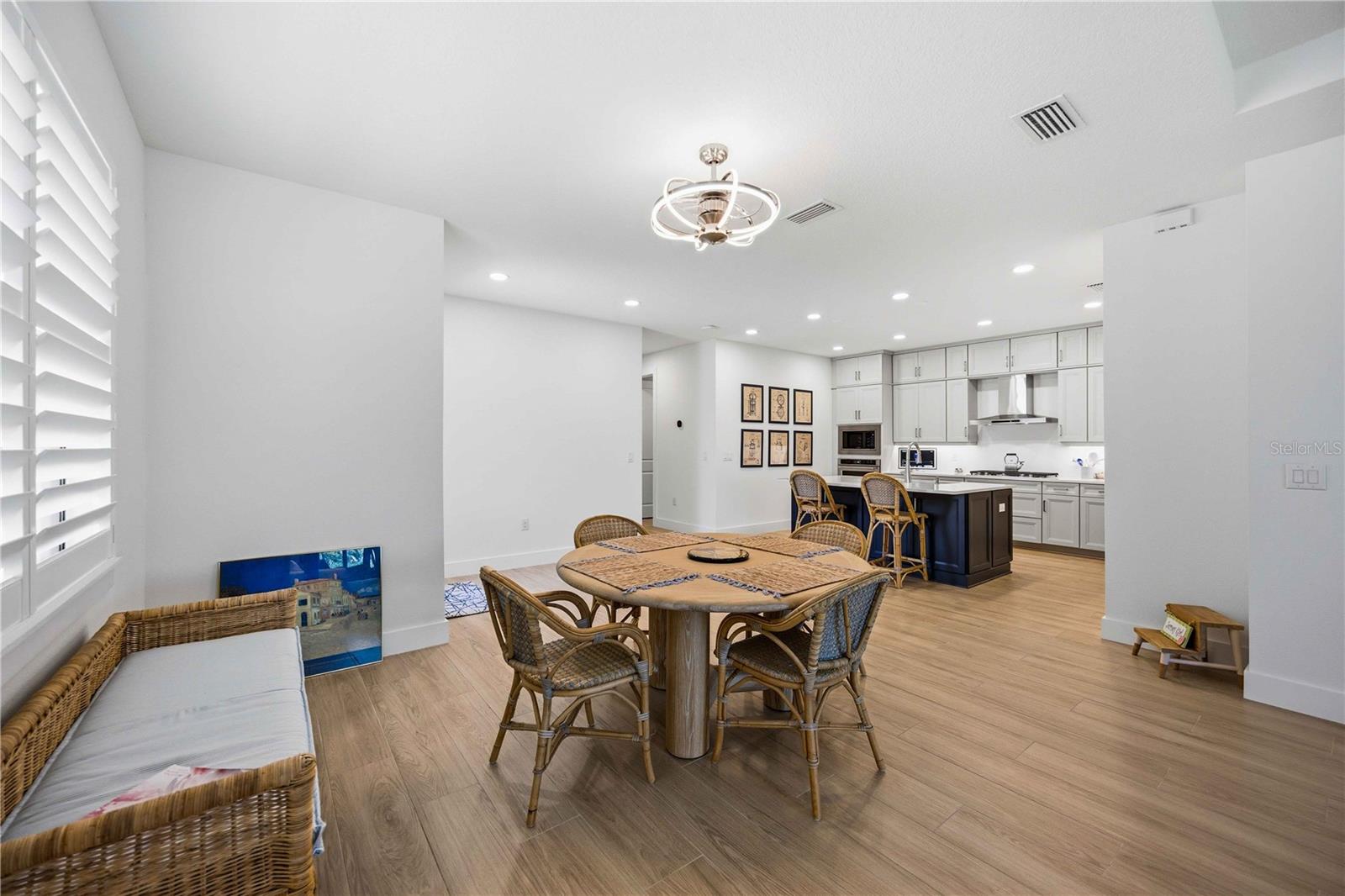 Listing photo id 13 for 18652 Dayspring Place