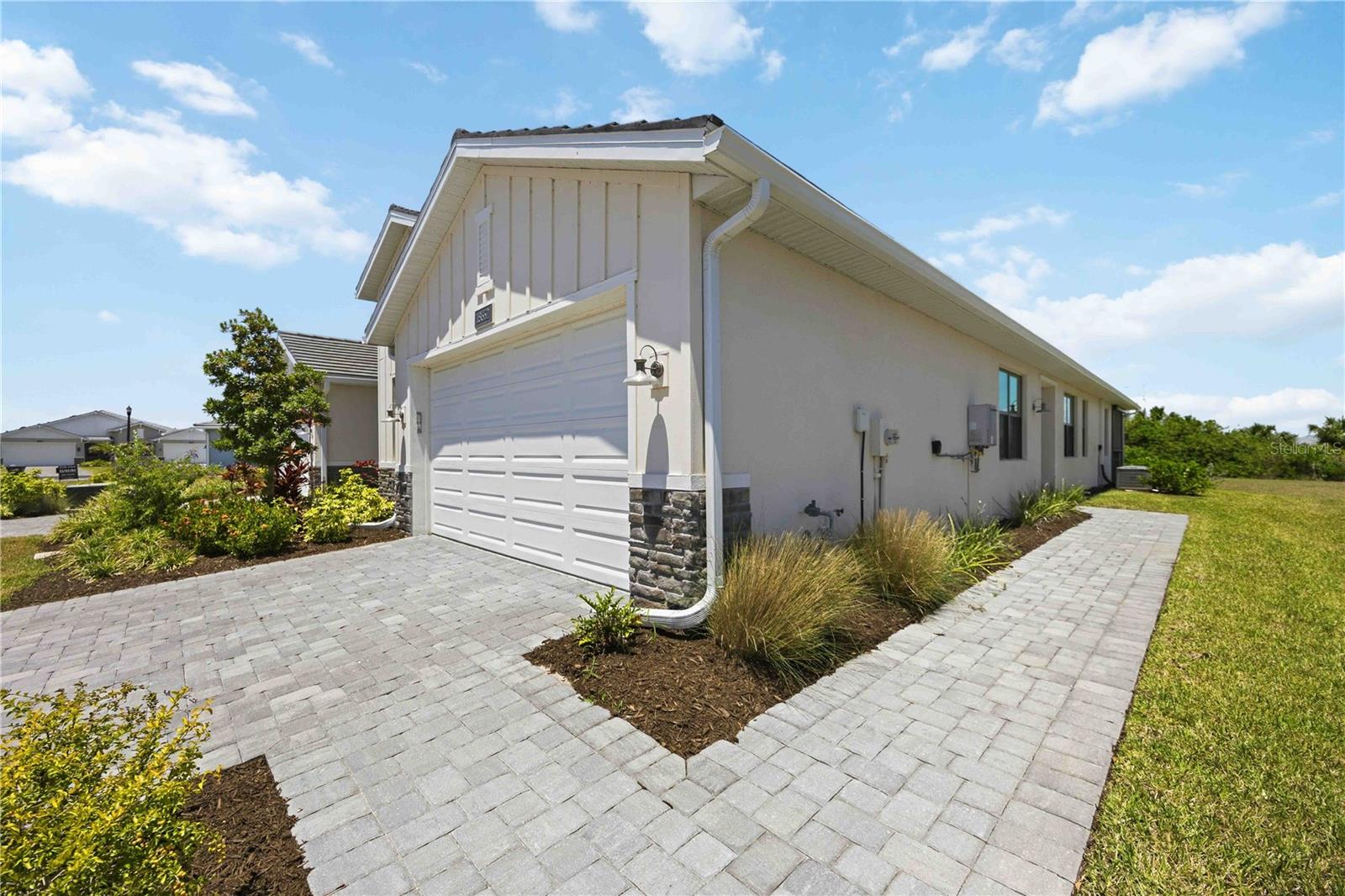 Listing photo id 0 for 18652 Dayspring Place