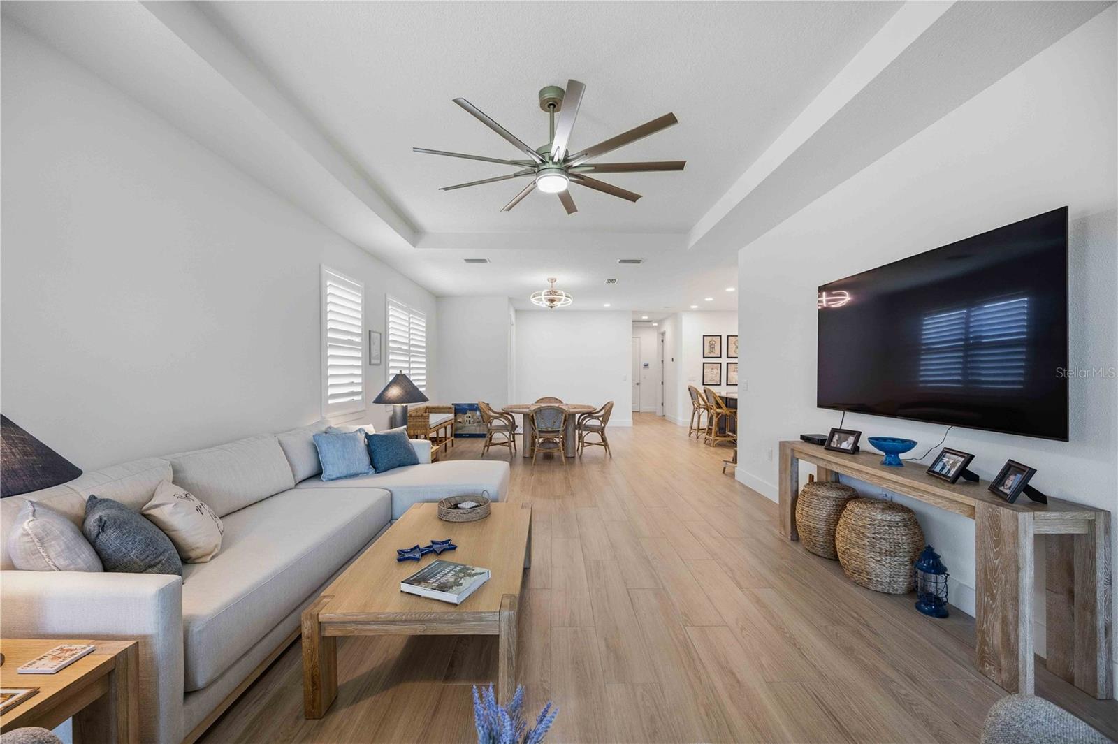 Listing photo id 18 for 18652 Dayspring Place