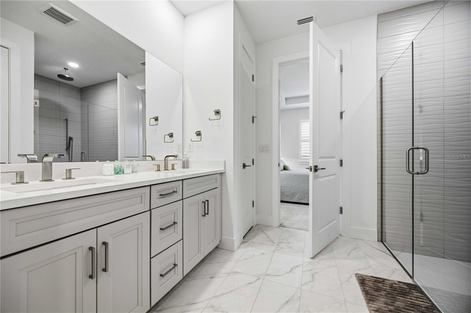 Listing photo id 23 for 18652 Dayspring Place