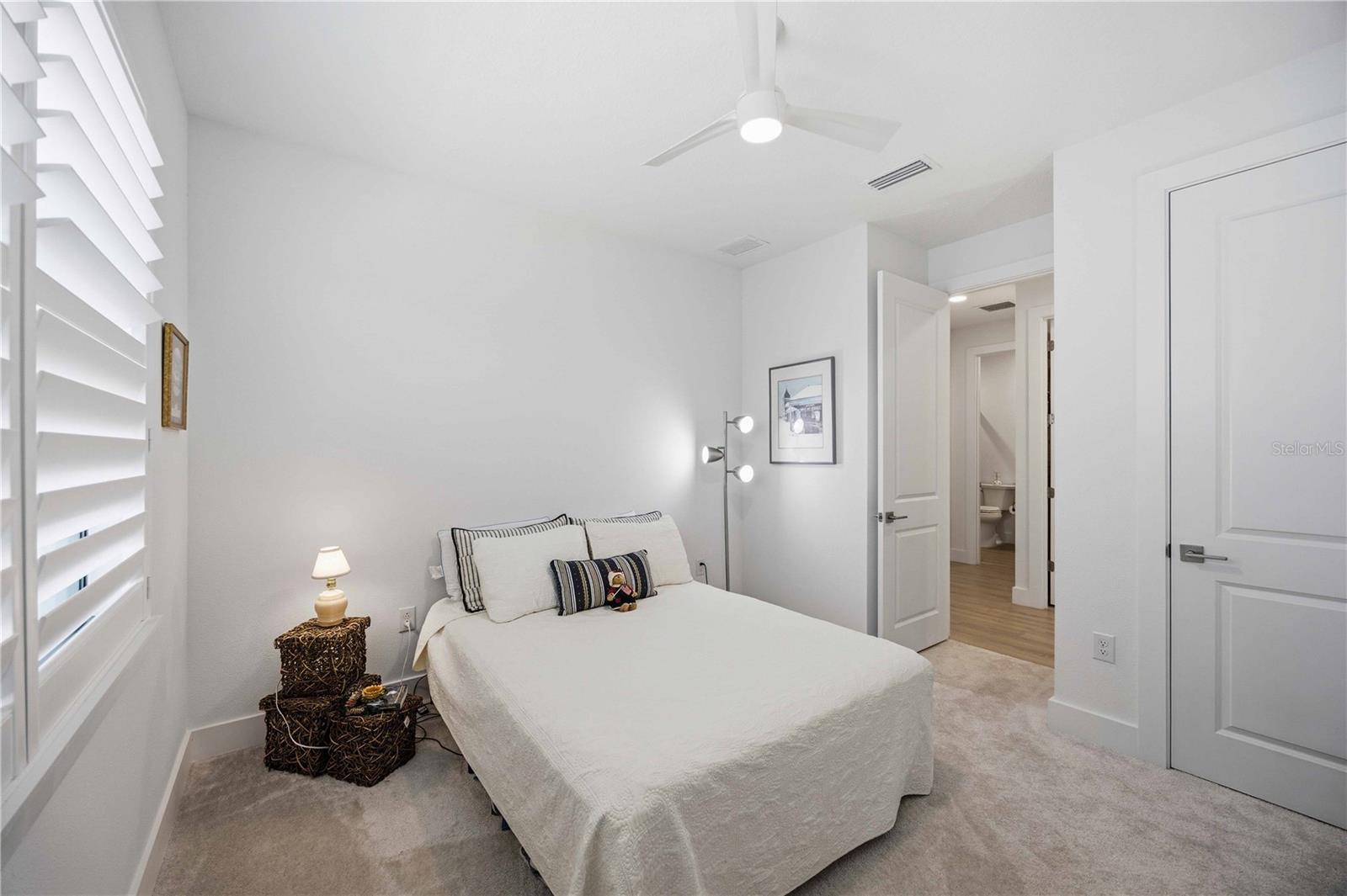 Listing photo id 29 for 18652 Dayspring Place