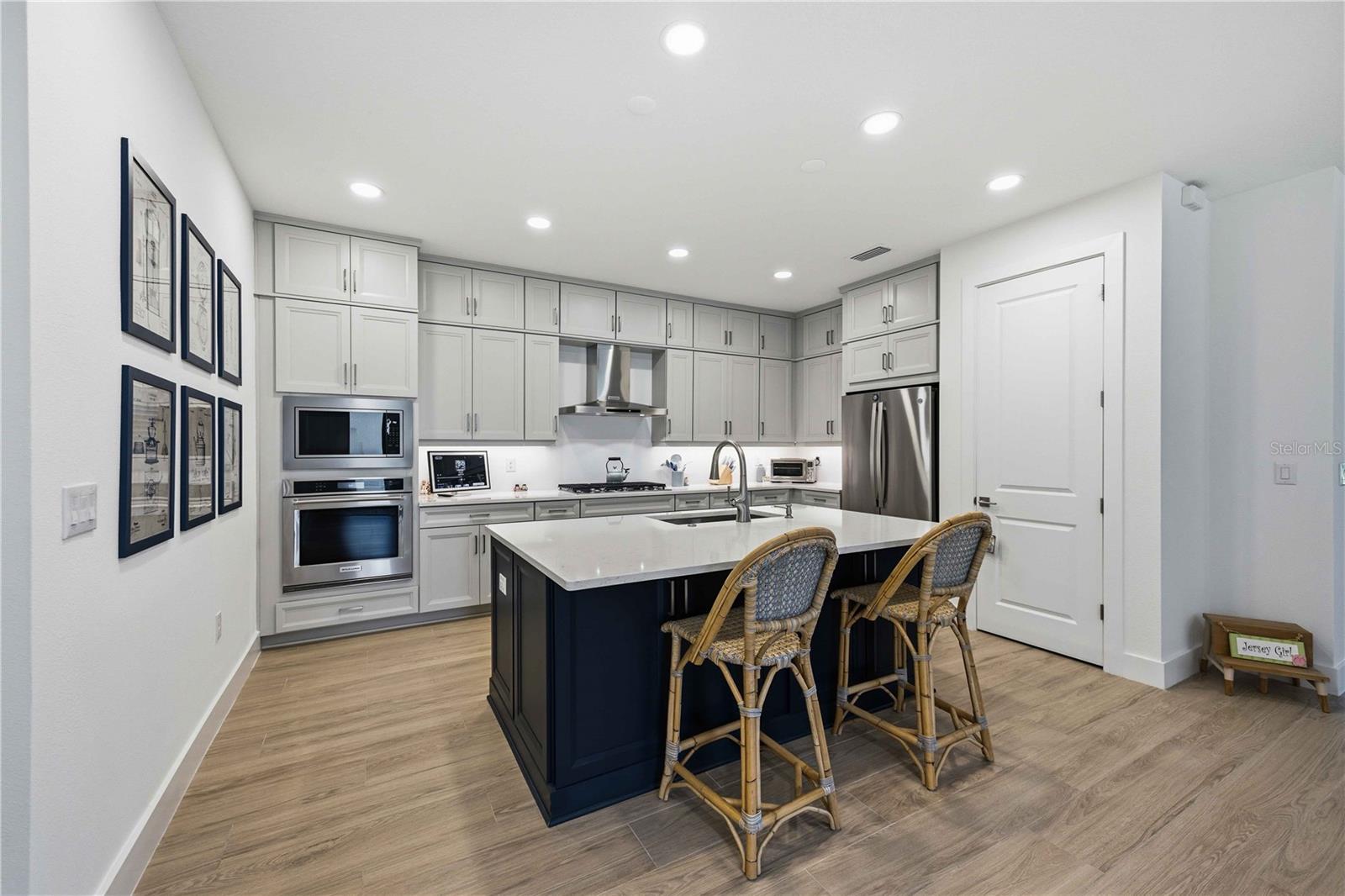 Listing photo id 2 for 18652 Dayspring Place
