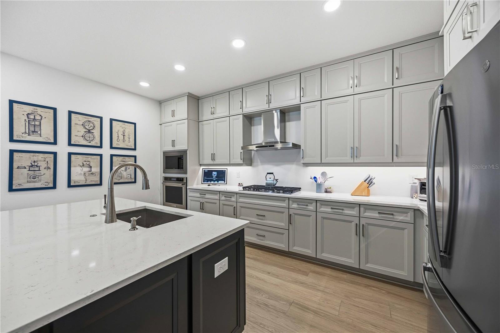Listing photo id 6 for 18652 Dayspring Place