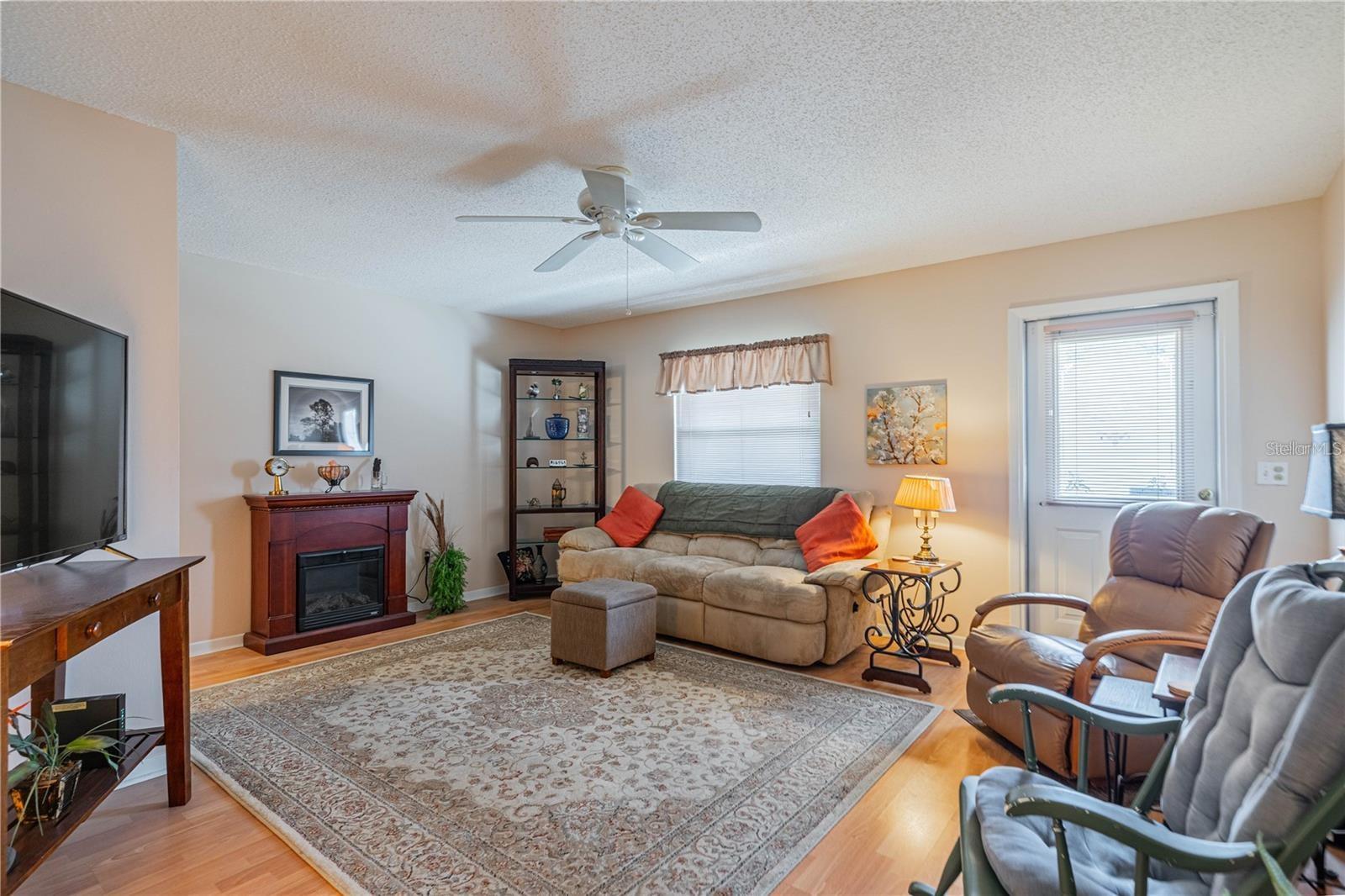 Image 3 of 16 For 709 Brockton Place Na