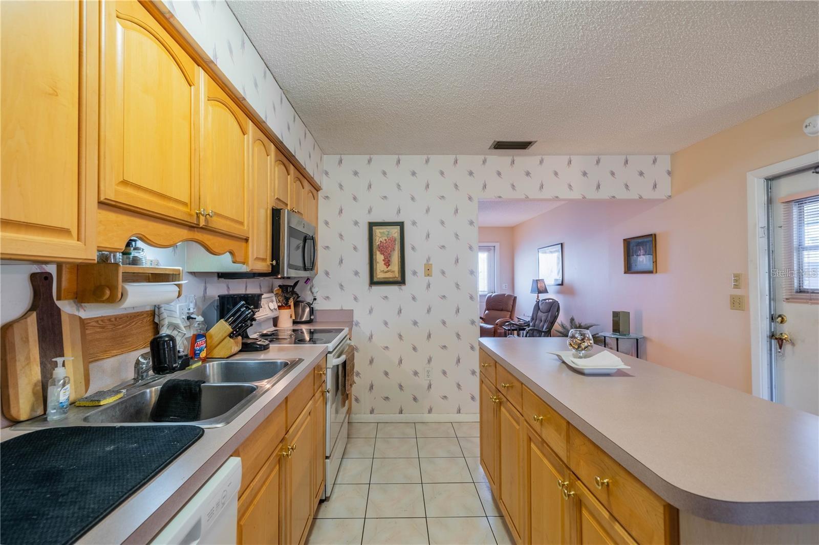 Image 8 of 16 For 709 Brockton Place Na