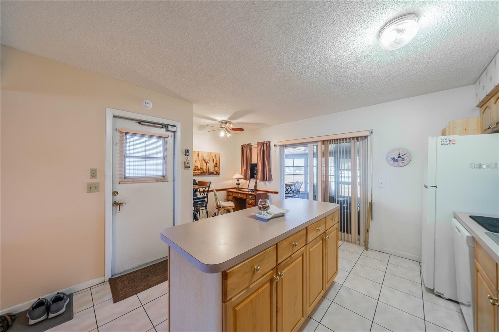 Image 9 of 16 For 709 Brockton Place Na