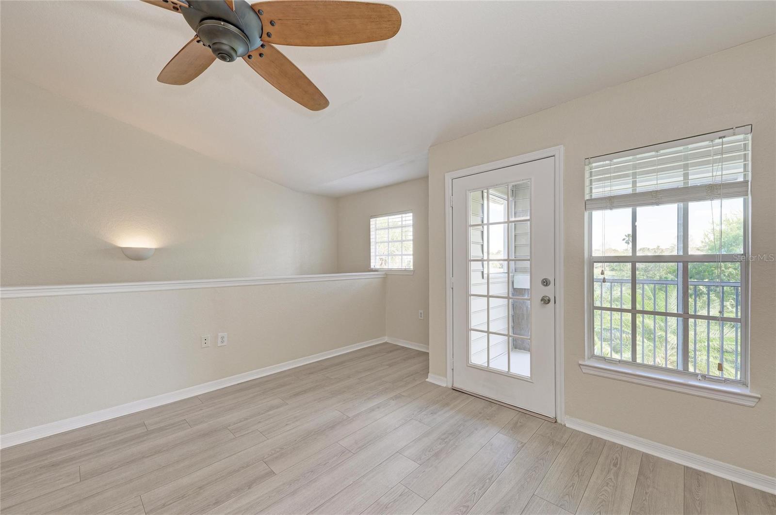 Image 10 of 54 For 8911 Manor Loop 207