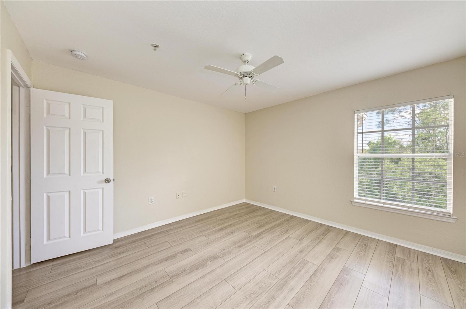 Image 29 of 54 For 8911 Manor Loop 207