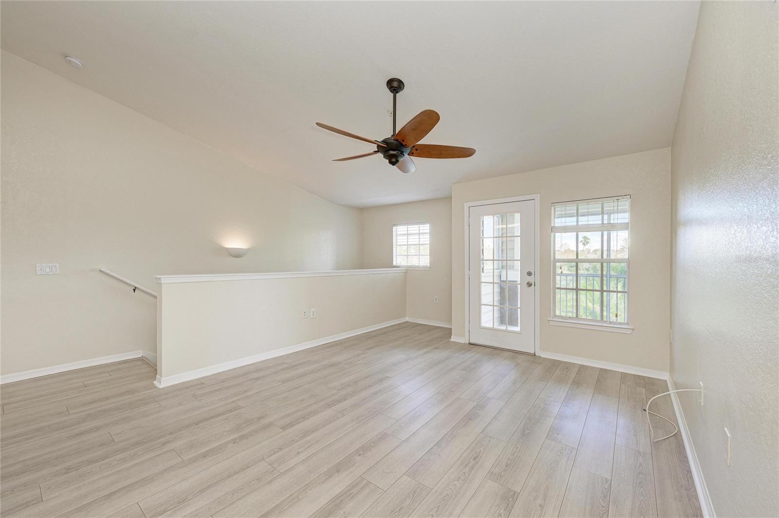 Image 9 of 54 For 8911 Manor Loop 207