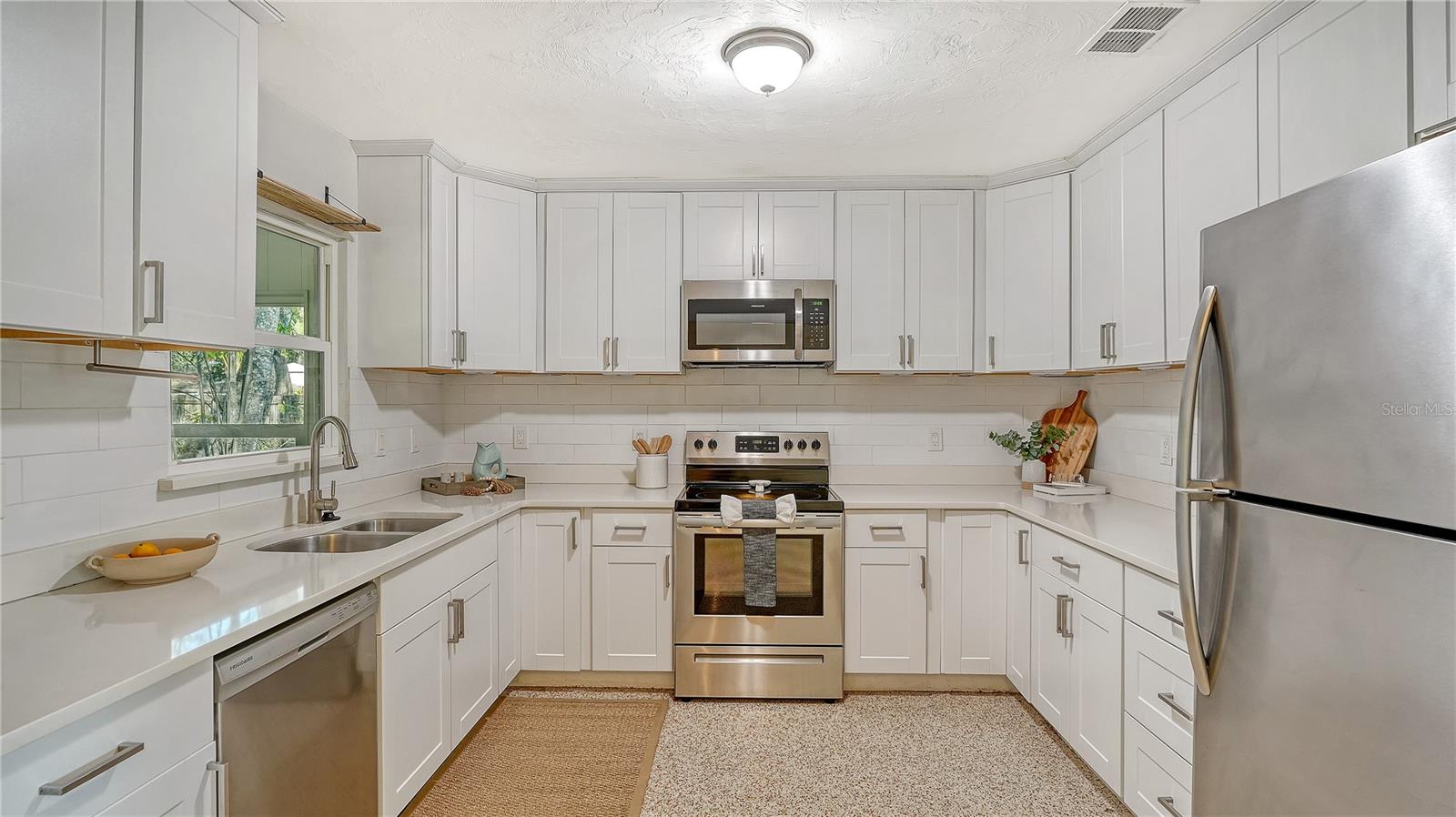 Image 10 of 37 For 209 Briggs Court