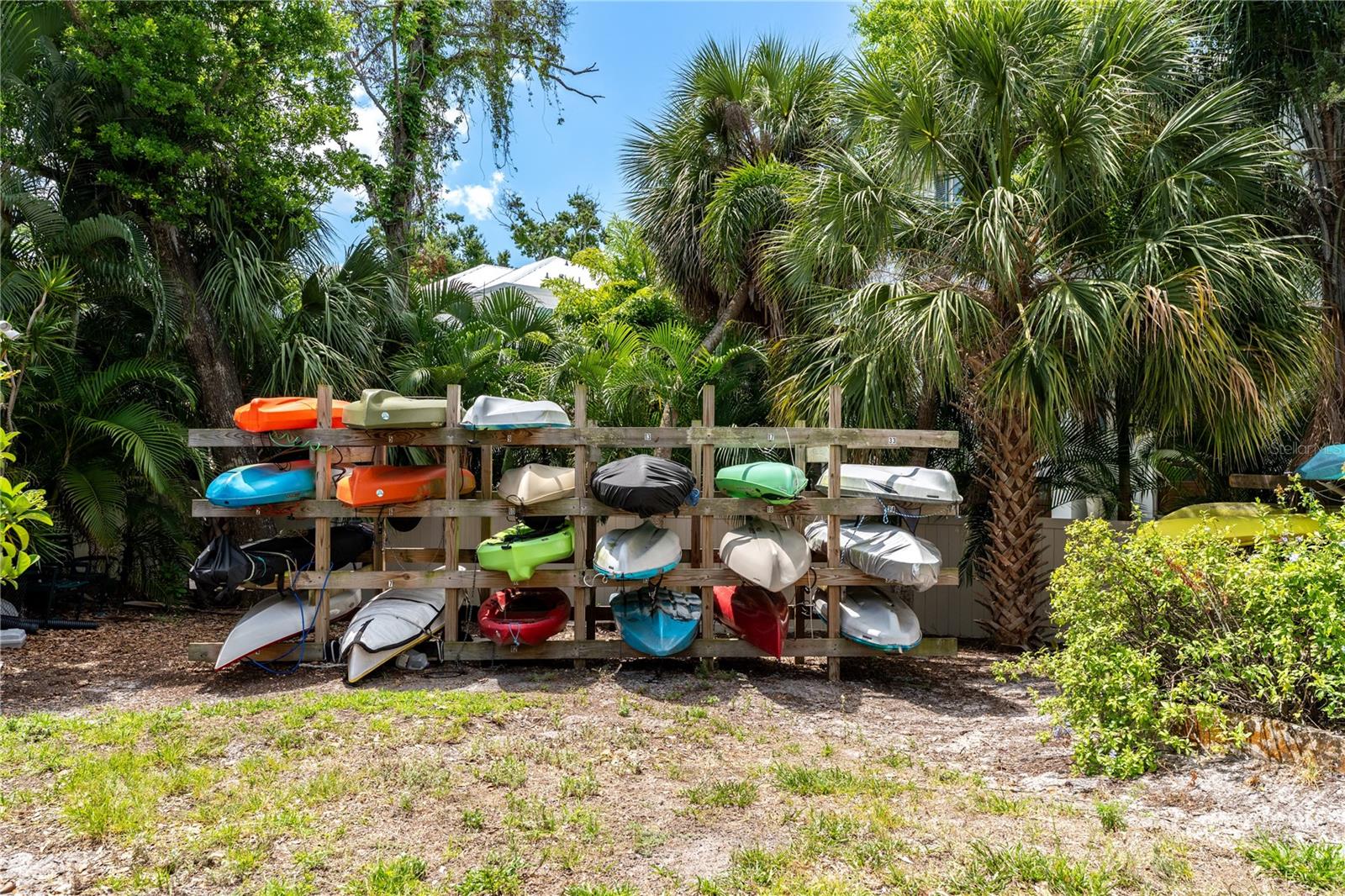 Image 43 of 90 For 850 Tamiami Trail 604