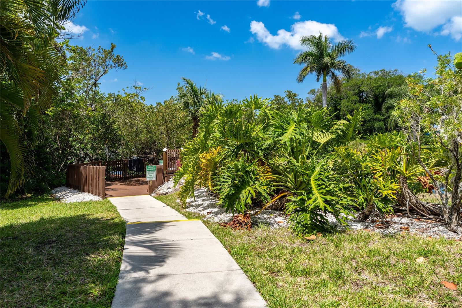 Image 47 of 90 For 850 Tamiami Trail 604