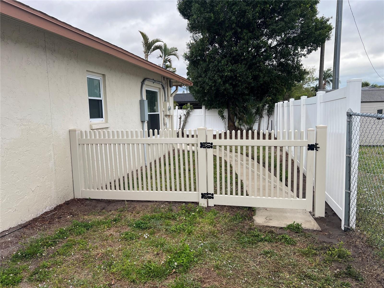 Listing photo id 5 for 3710 Wilkinson Road