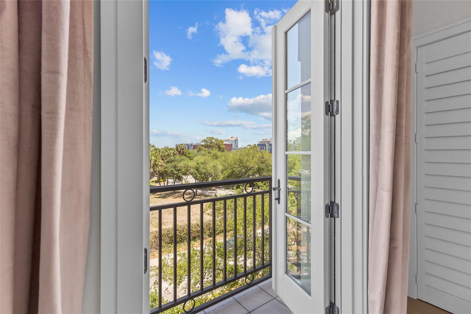 Image 16 of 32 For 445 Orange Avenue 309