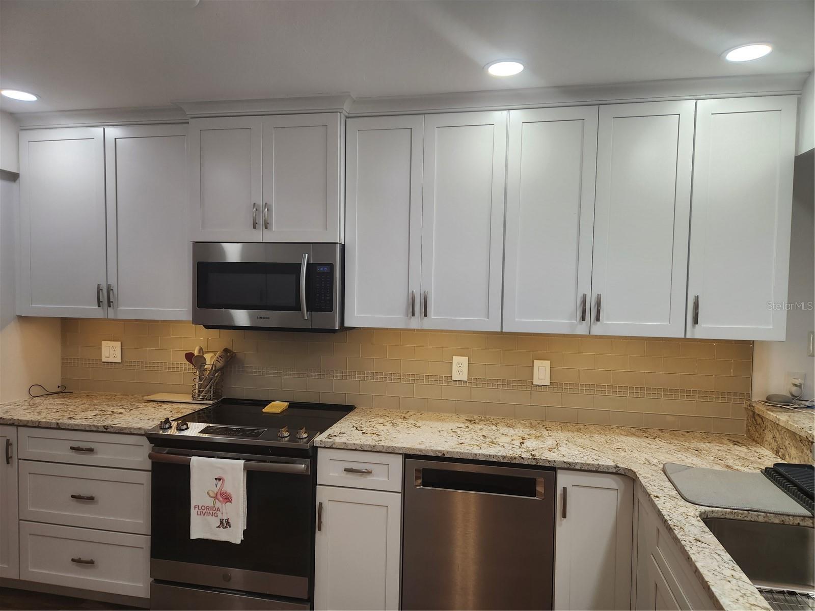 Image 5 of 23 For 3411 Avenida Madera  A