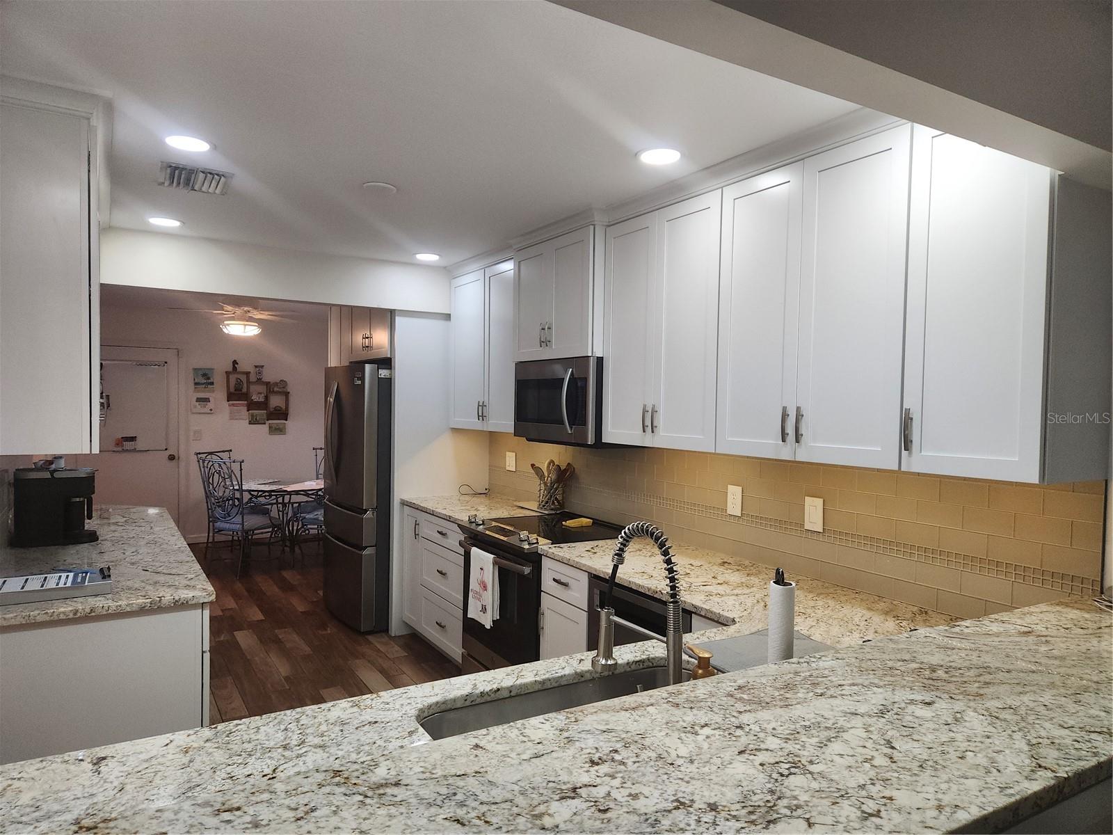 Image 8 of 23 For 3411 Avenida Madera  A