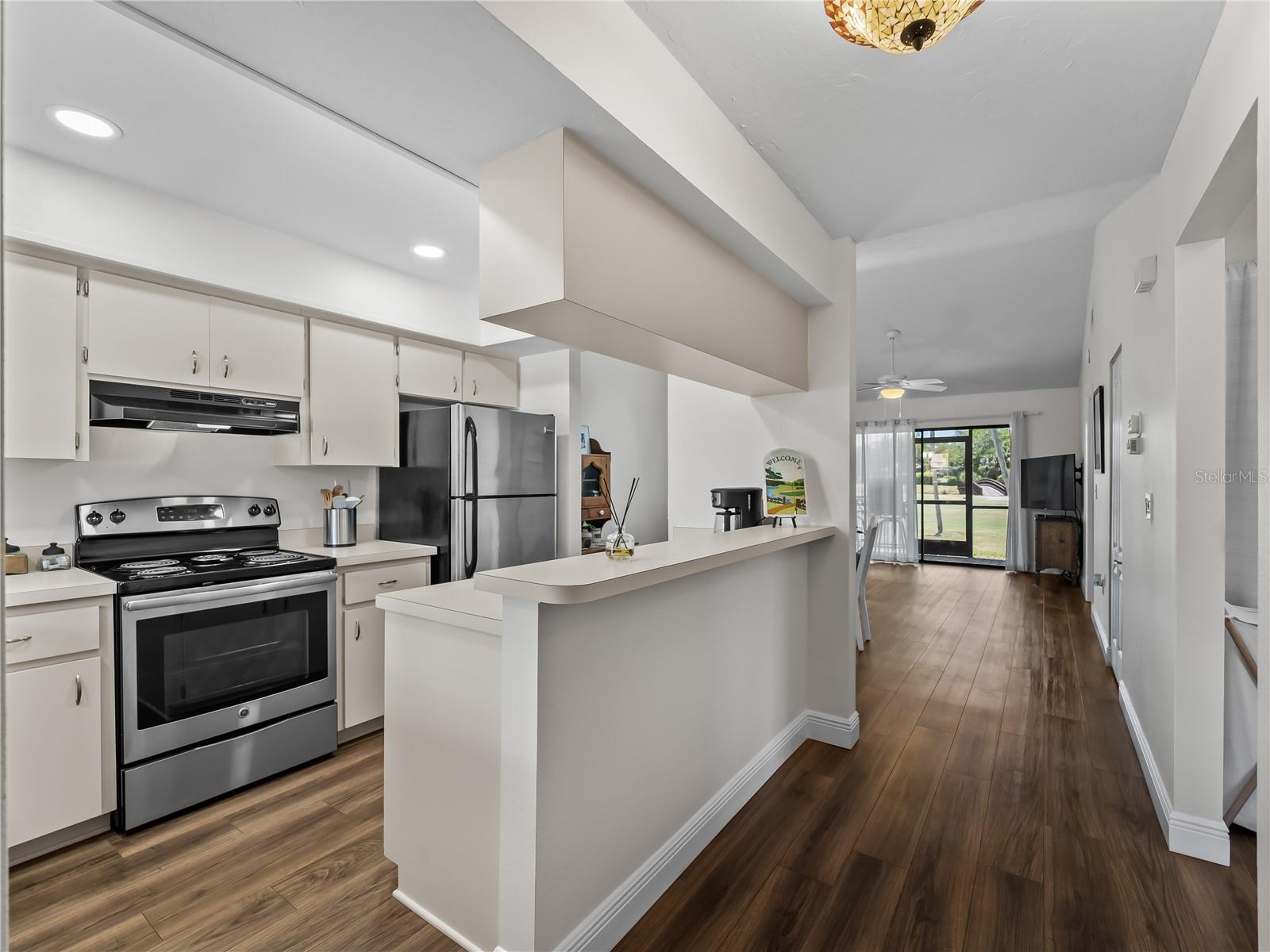 Image 12 of 49 For 929 Capri Isles Boulevard 27