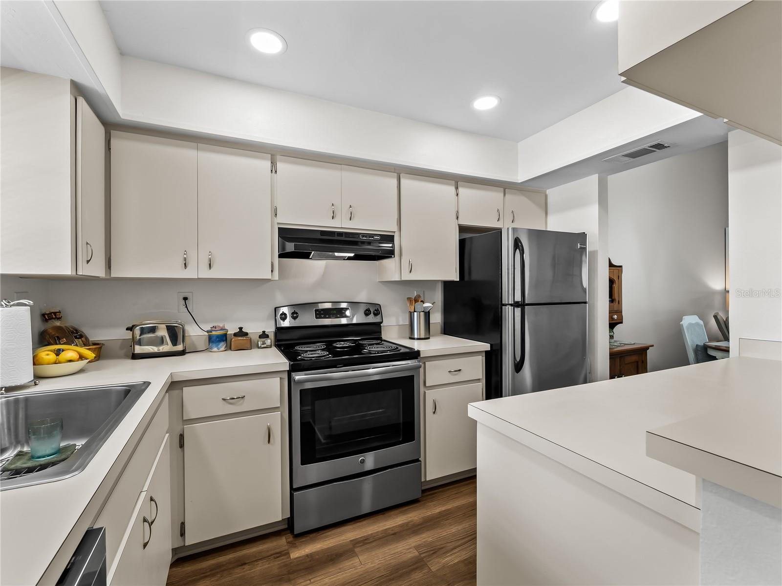 Image 13 of 49 For 929 Capri Isles Boulevard 27